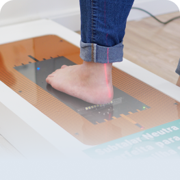 ESCANEAMENTO DA SOLA DOS PÉS

Utilizamos dois escâneres 3D para escanear os seus pés e garantir imagens precisas e as medidas exatas dos seus pés.